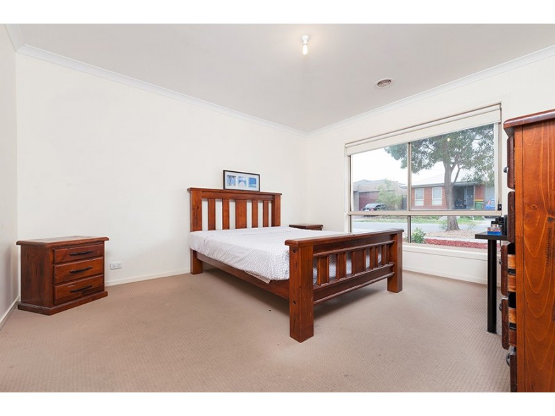 18 Kensley Circuit, Craigieburn VIC 3064