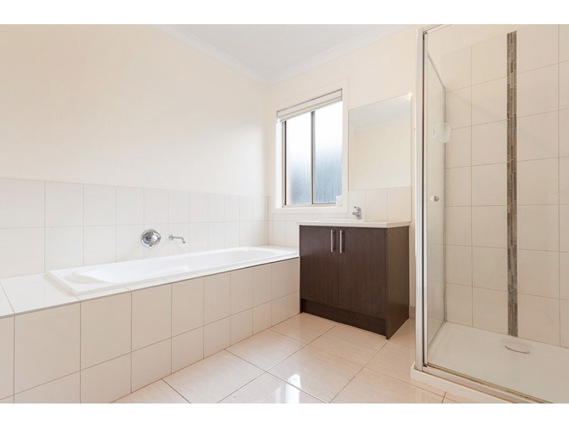 18 Kensley Circuit, Craigieburn VIC 3064