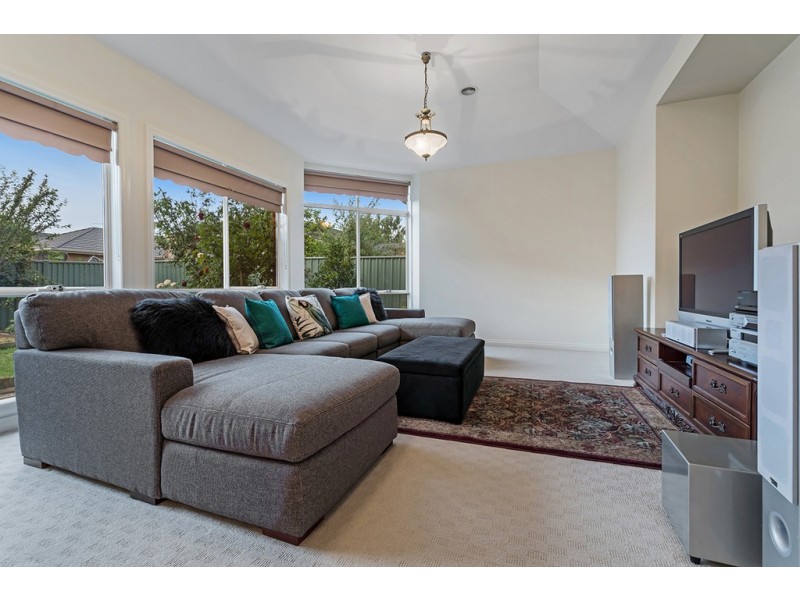 37 Kings Glen, Craigieburn VIC 3064