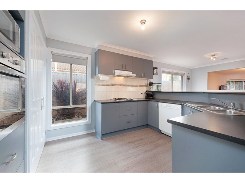 8 Raheen Place, Craigieburn VIC 3064