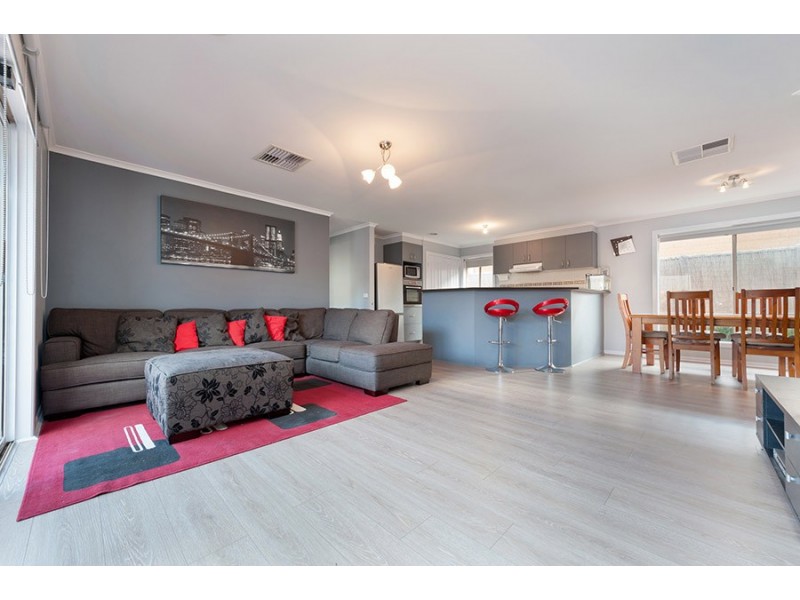8 Raheen Place, Craigieburn VIC 3064