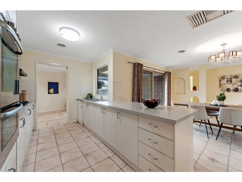 20 Yarcombe Crescent, Craigieburn VIC 3064