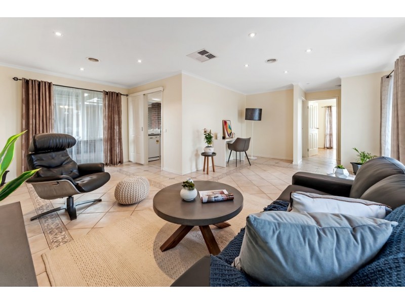 20 Yarcombe Crescent, Craigieburn VIC 3064