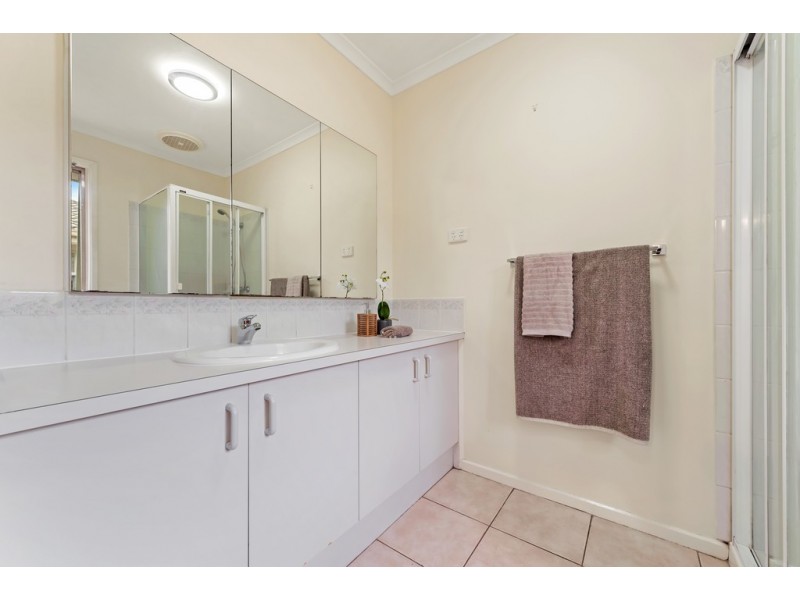 20 Yarcombe Crescent, Craigieburn VIC 3064