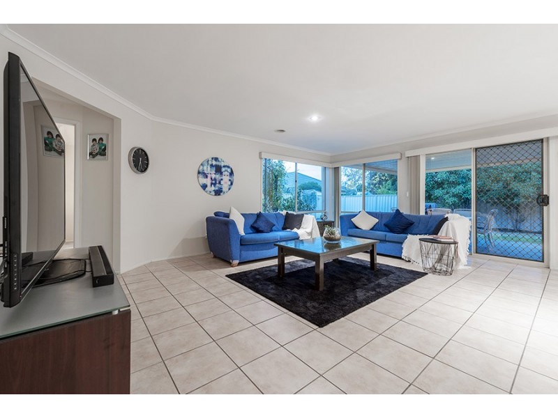 56 Lakes Drive, Craigieburn VIC 3064