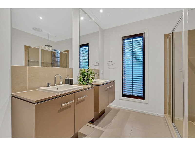 18 Madison Drive, Craigieburn VIC 3064