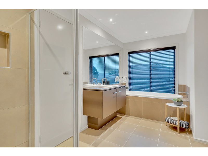 18 Madison Drive, Craigieburn VIC 3064