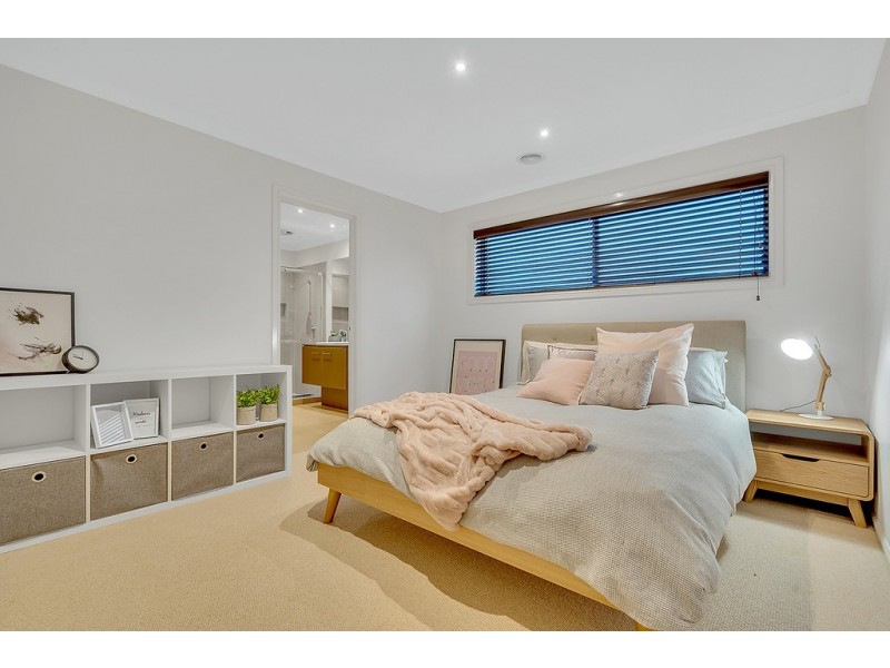18 Madison Drive, Craigieburn VIC 3064