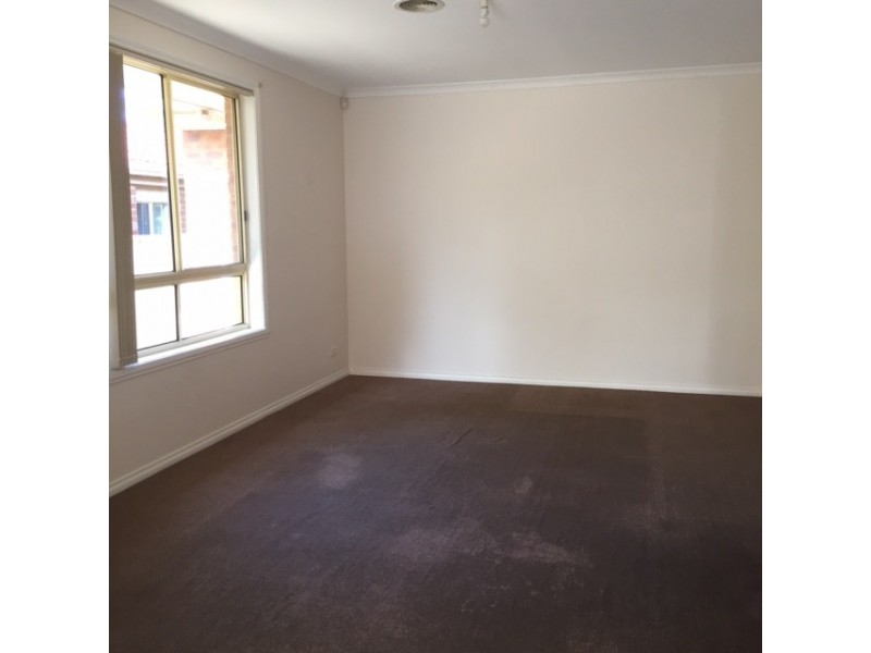 8 Woodlea Crescent, Craigieburn VIC 3064