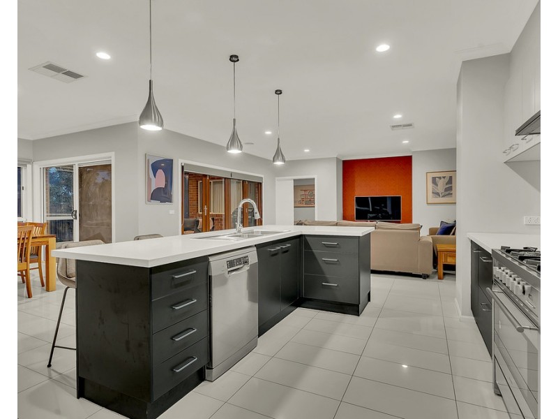 32 Taransay Way, Craigieburn VIC 3064