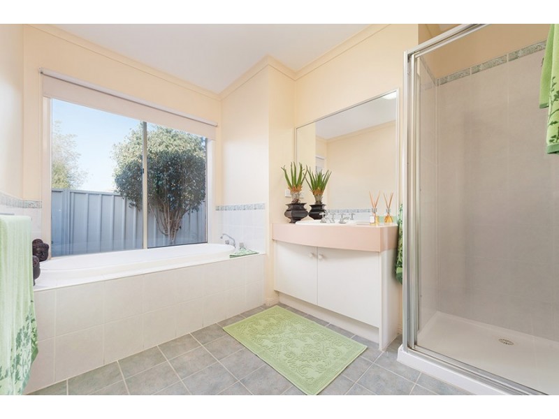 13 Sunnybrook Court, Craigieburn VIC 3064