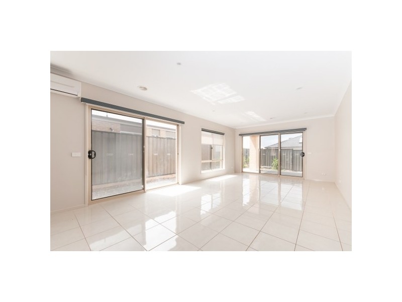10 Eveline Street, Craigieburn VIC 3064