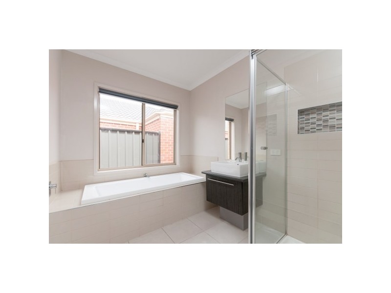 10 Eveline Street, Craigieburn VIC 3064