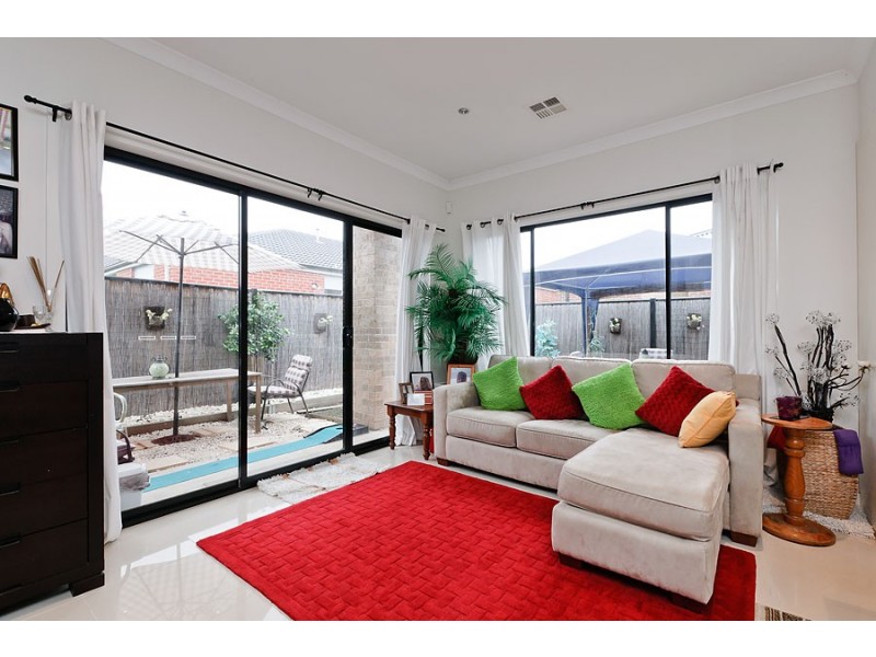 27 Dempster Drive, Craigieburn VIC 3064