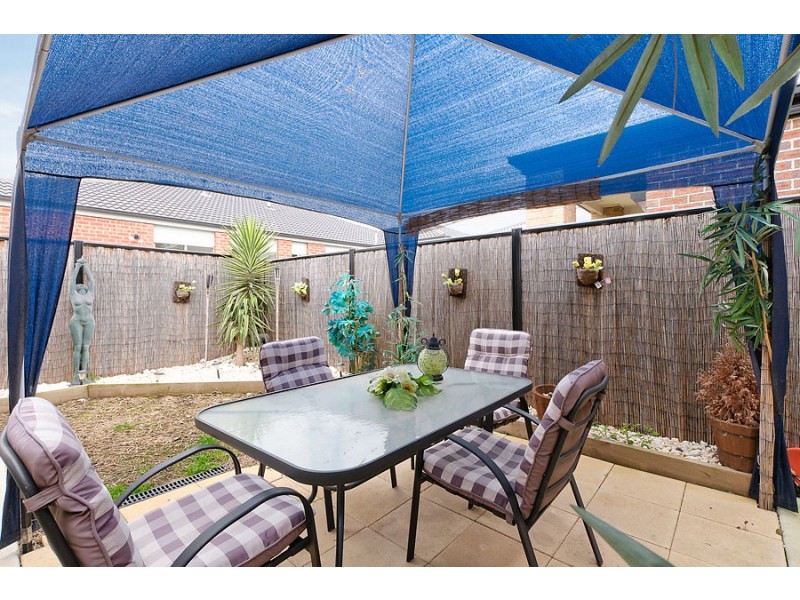 27 Dempster Drive, Craigieburn VIC 3064