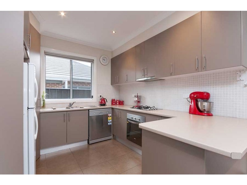 6 Waterway Street, Craigieburn VIC 3064