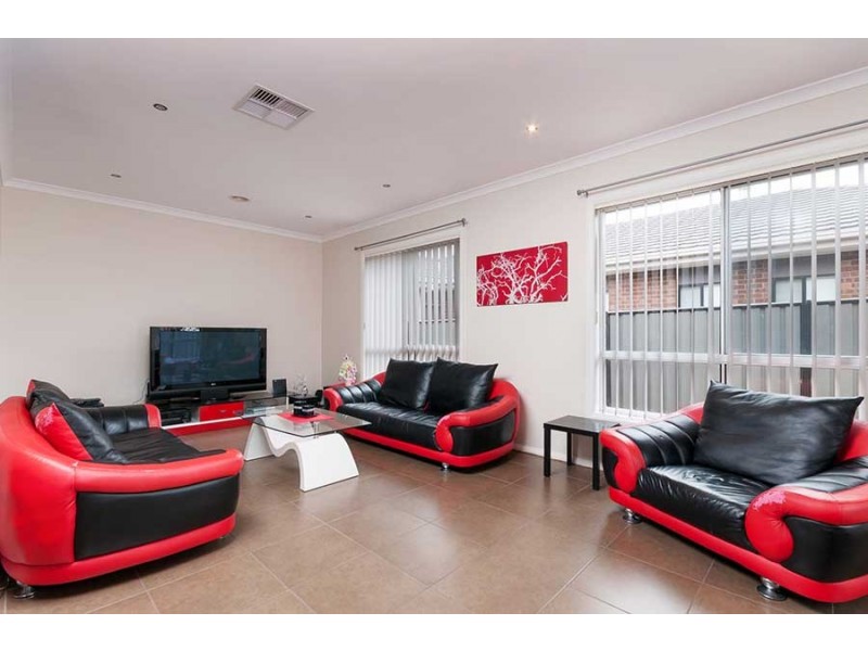6 Waterway Street, Craigieburn VIC 3064