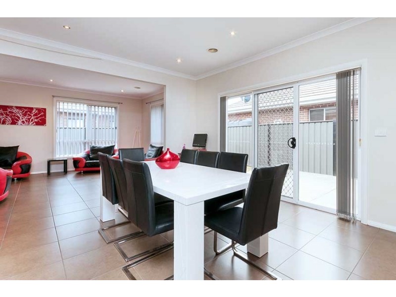 6 Waterway Street, Craigieburn VIC 3064