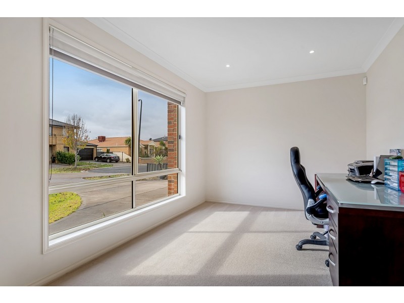 13 Peartree Court, Roxburgh Park VIC 3064