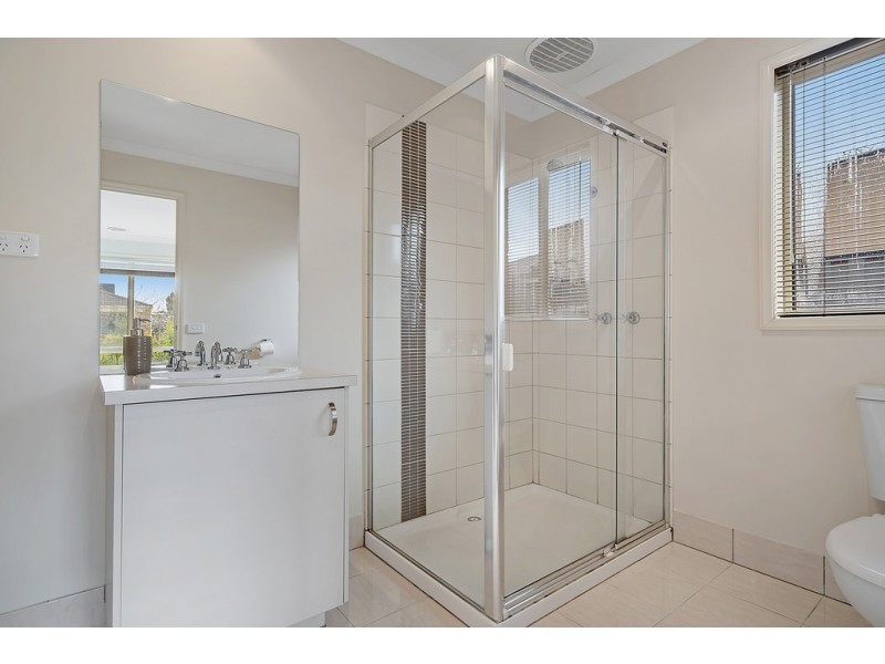 13 Peartree Court, Roxburgh Park VIC 3064