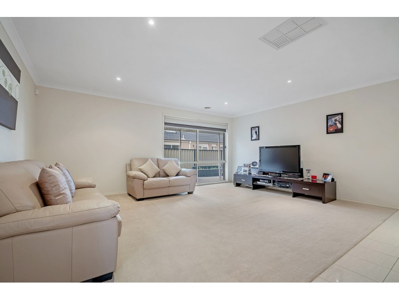 13 Peartree Court, Roxburgh Park VIC 3064