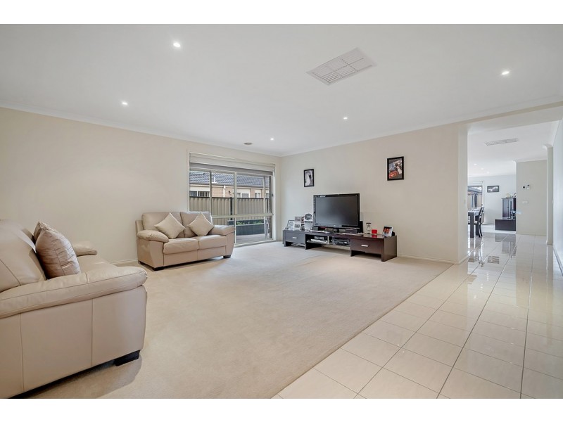 13 Peartree Court, Roxburgh Park VIC 3064