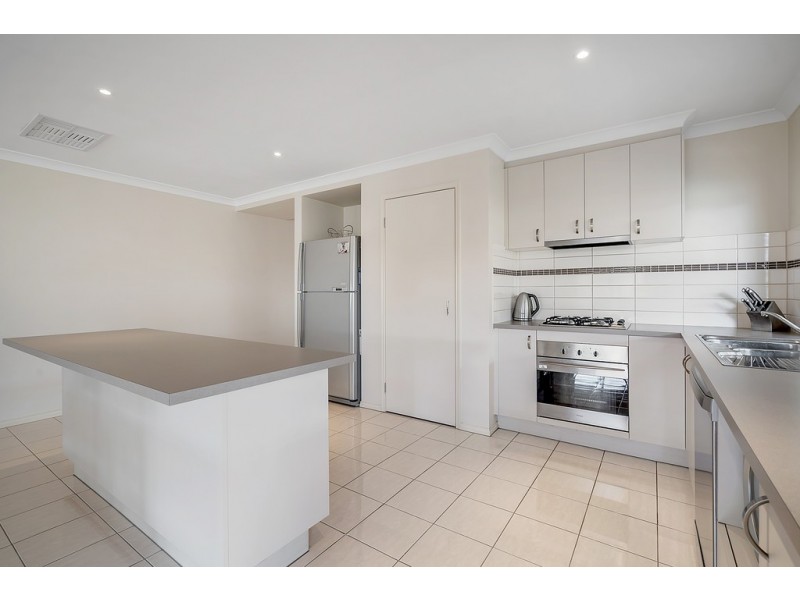 13 Peartree Court, Roxburgh Park VIC 3064