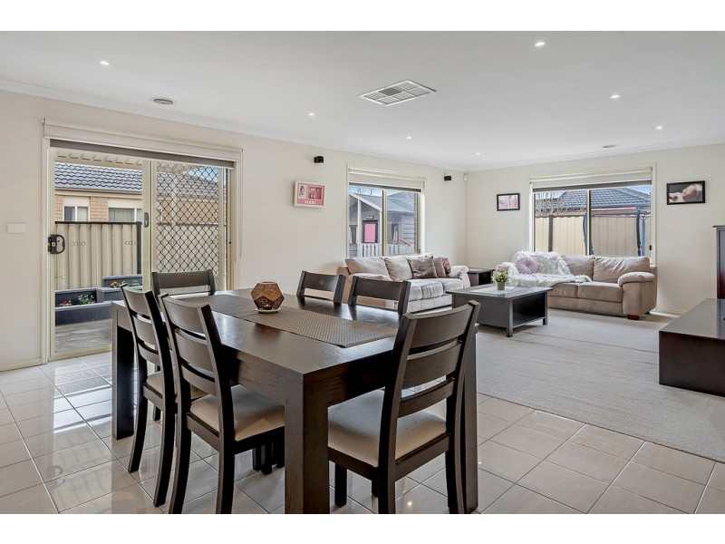 13 Peartree Court, Roxburgh Park VIC 3064