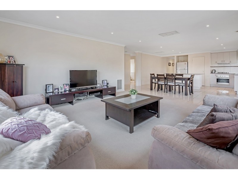 13 Peartree Court, Roxburgh Park VIC 3064