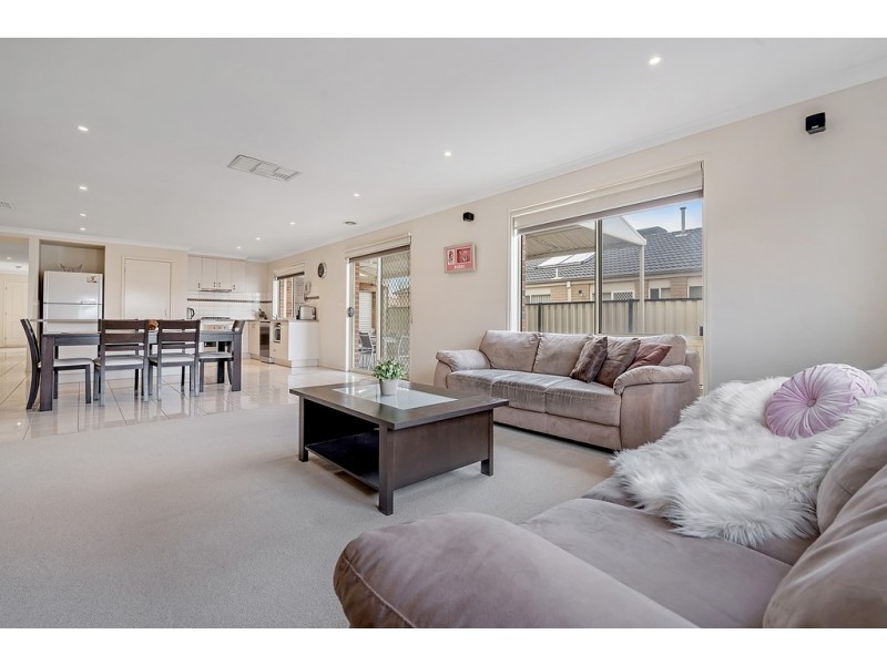 13 Peartree Court, Roxburgh Park VIC 3064