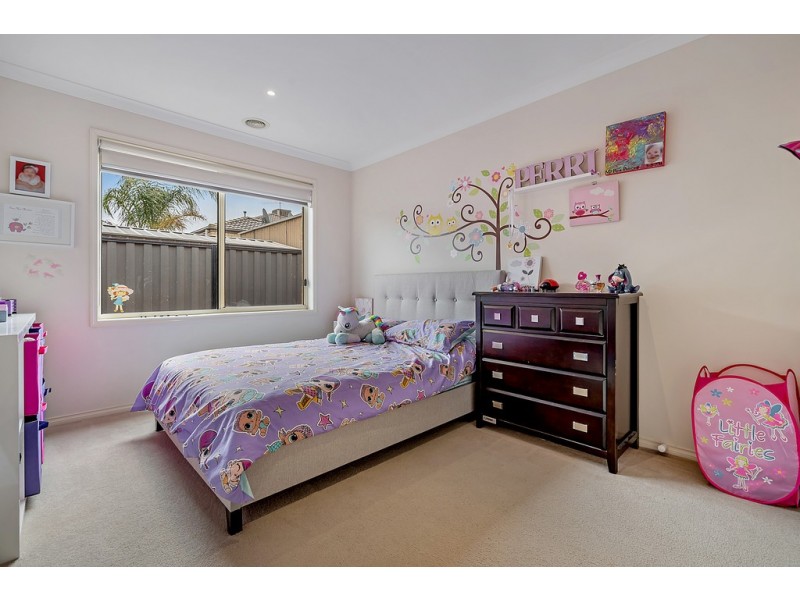 13 Peartree Court, Roxburgh Park VIC 3064