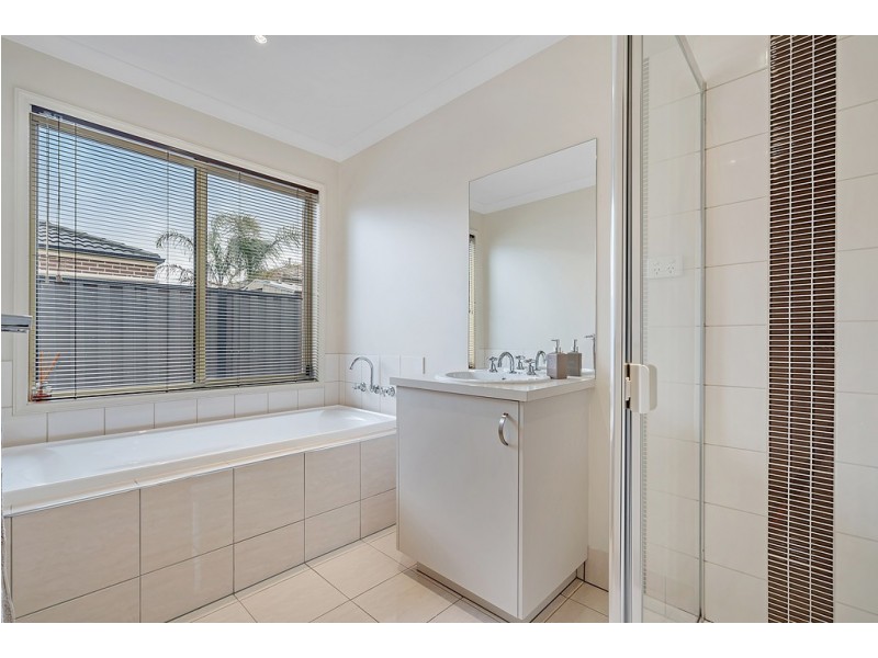 13 Peartree Court, Roxburgh Park VIC 3064