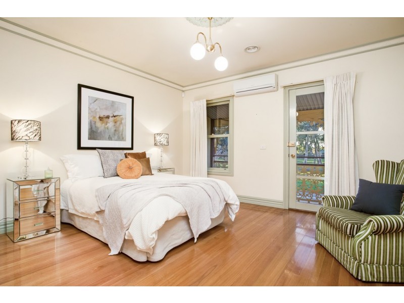 12 Simmonds Place, Roxburgh Park VIC 3064