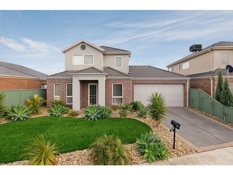 19 Swinburne Close, Craigieburn VIC 3064