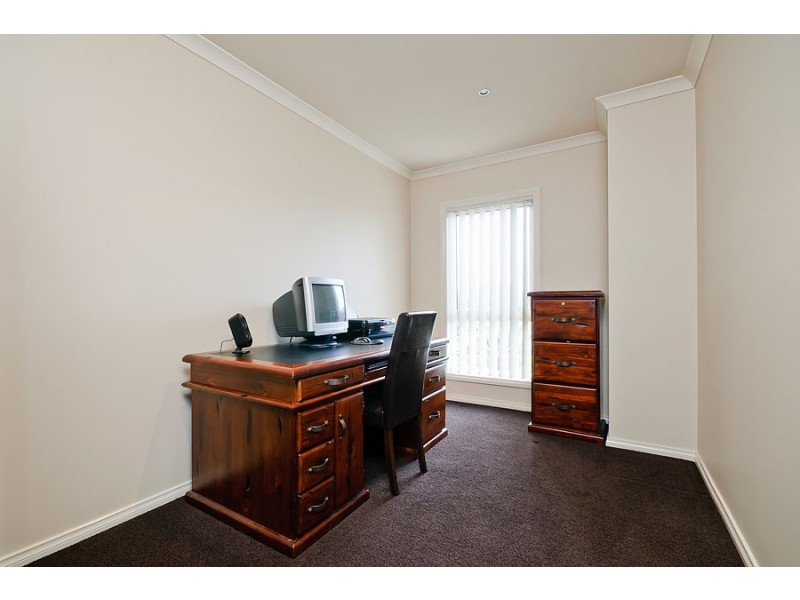 19 Swinburne Close, Craigieburn VIC 3064