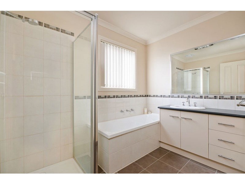 19 Swinburne Close, Craigieburn VIC 3064