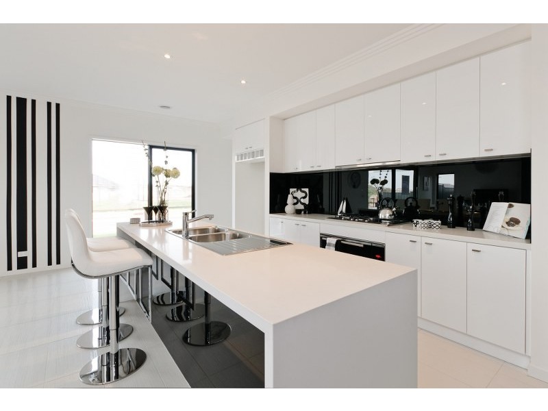 15 Cavalier Drive, Craigieburn VIC 3064