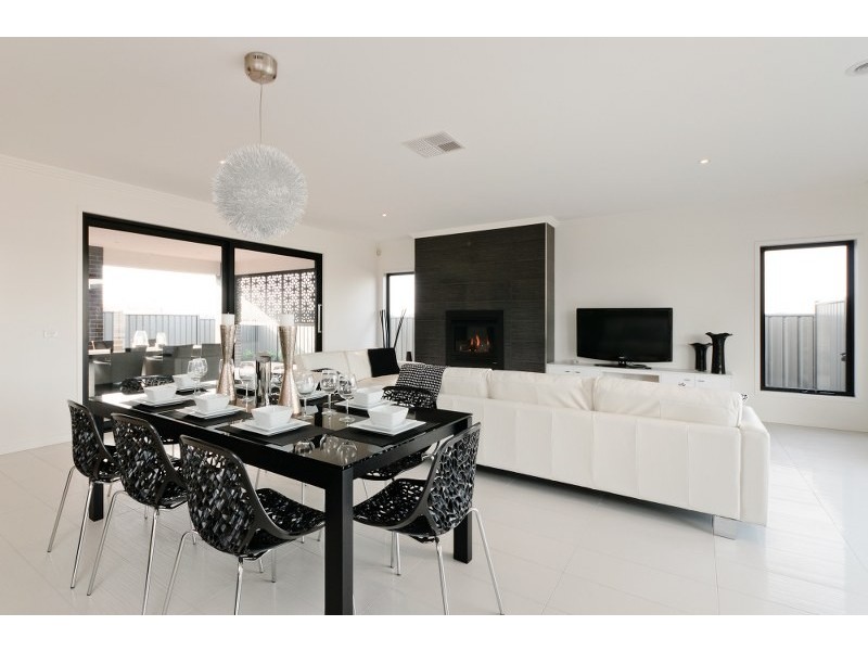 15 Cavalier Drive, Craigieburn VIC 3064