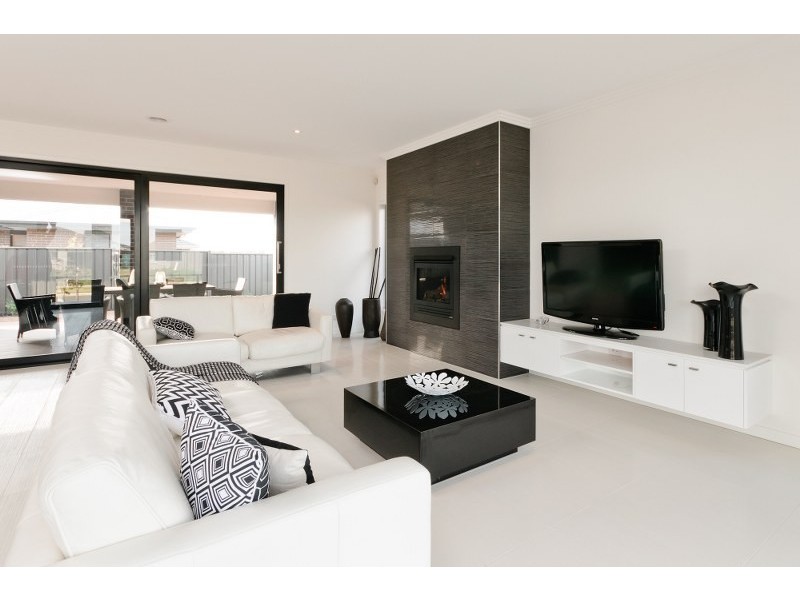 15 Cavalier Drive, Craigieburn VIC 3064