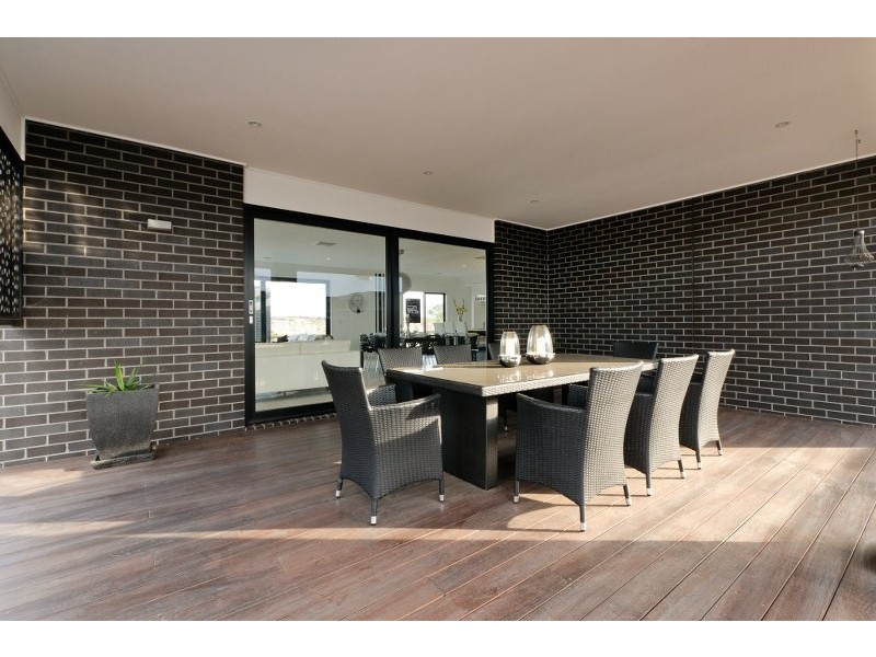 15 Cavalier Drive, Craigieburn VIC 3064