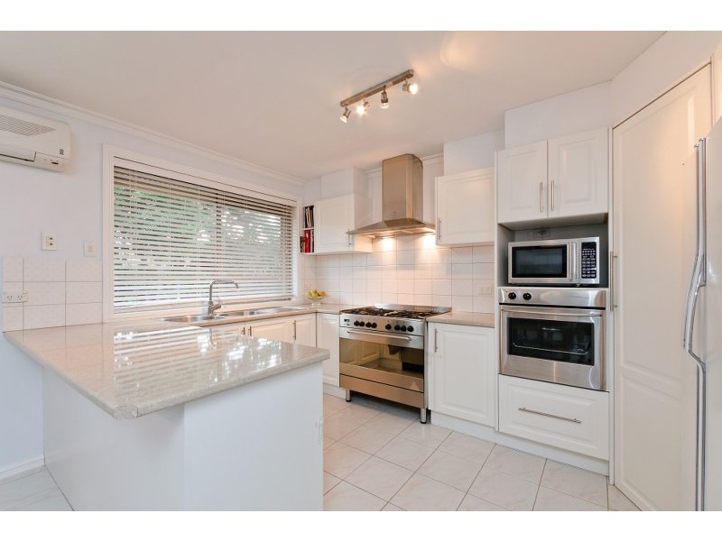 3 Sutherland Way, Roxburgh Park VIC 3064