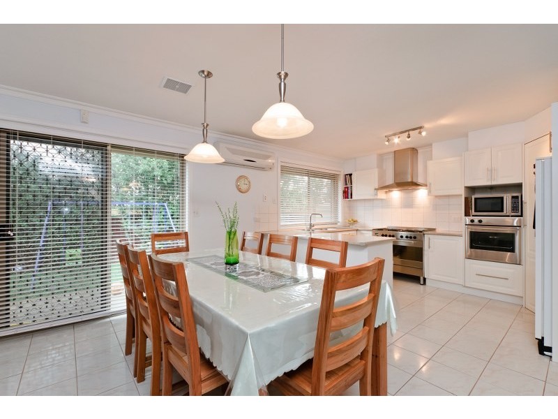3 Sutherland Way, Roxburgh Park VIC 3064