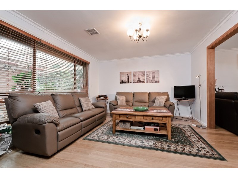 3 Sutherland Way, Roxburgh Park VIC 3064