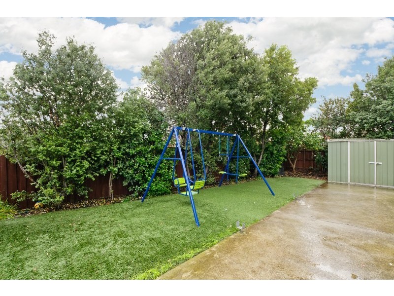 3 Sutherland Way, Roxburgh Park VIC 3064