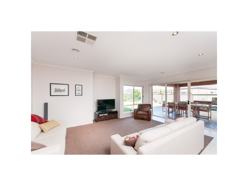 4 Arapiles Avenue, Craigieburn VIC 3064