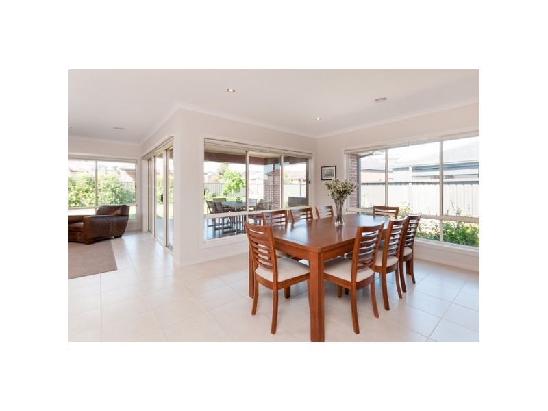 4 Arapiles Avenue, Craigieburn VIC 3064