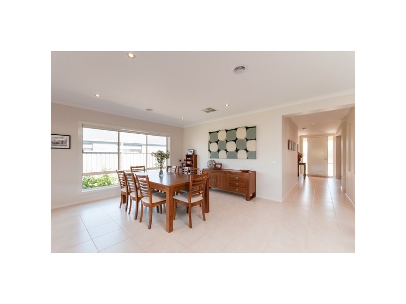 4 Arapiles Avenue, Craigieburn VIC 3064