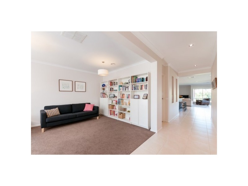 4 Arapiles Avenue, Craigieburn VIC 3064