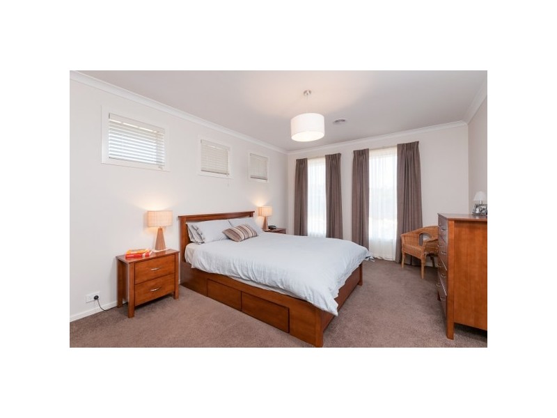 4 Arapiles Avenue, Craigieburn VIC 3064