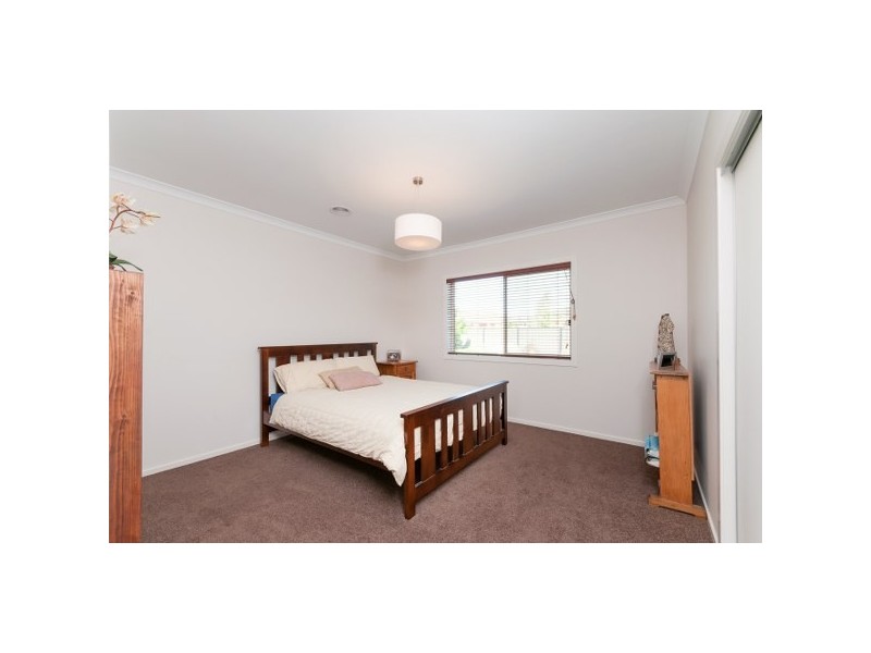 4 Arapiles Avenue, Craigieburn VIC 3064